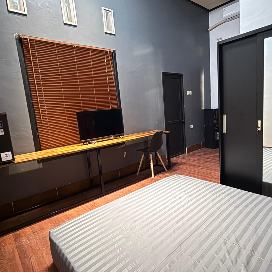 Kos Ta Makassar. Kos Industrialis, Premium, Eksklusif, Lengkap, Mewah, Sultan, Smart TV, Campur, Wifi Gratis, Kulkas, AC, Air Panas, Shower, dll.